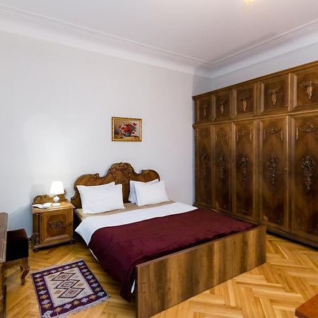 Apartment Gallery Rustaveli 1 Tbilisi ภายนอก รูปภาพ
