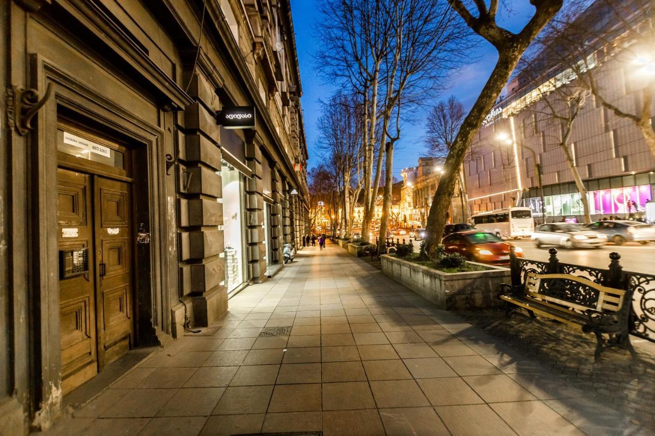Apartment Gallery Rustaveli 1 Tbilisi ภายนอก รูปภาพ