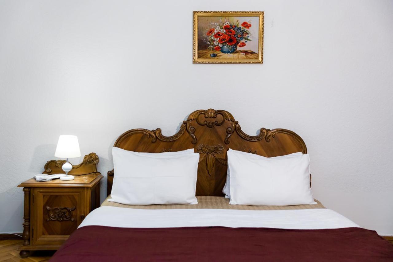 Apartment Gallery Rustaveli 1 Tbilisi ภายนอก รูปภาพ