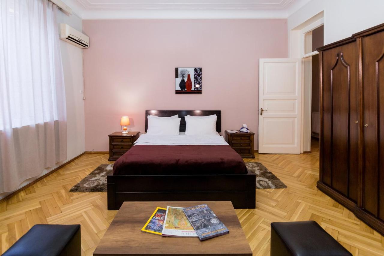 Apartment Gallery Rustaveli 1 Tbilisi ภายนอก รูปภาพ