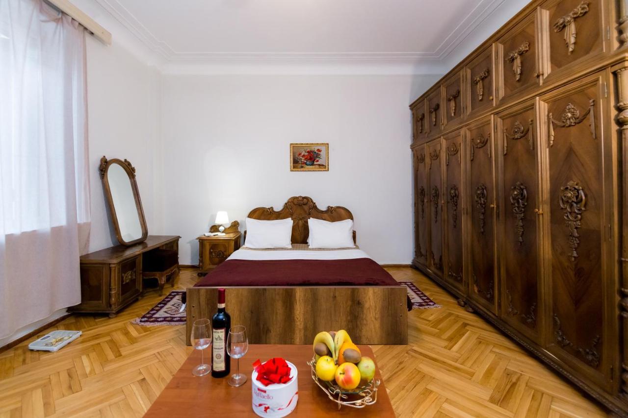 Apartment Gallery Rustaveli 1 Tbilisi ภายนอก รูปภาพ